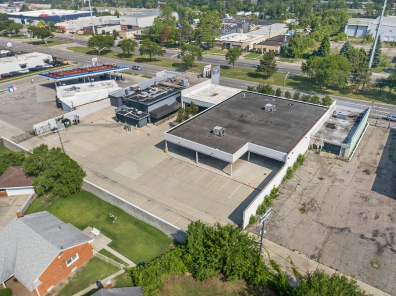 More Photos Of 21413 W 8 Mile Rd, Detroit Sports And Entertainment For Sale