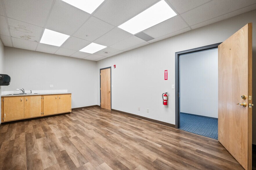 More Photos Of 115 NW State St, Pullman Loft Creative Space For Sale