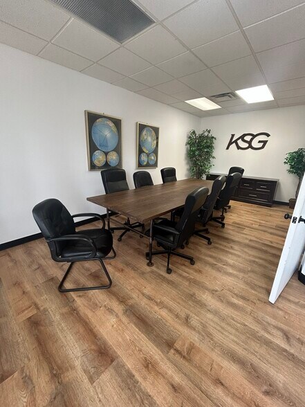 More Photos Of 11705-11849 College Blvd, Overland Park Unknown For Lease