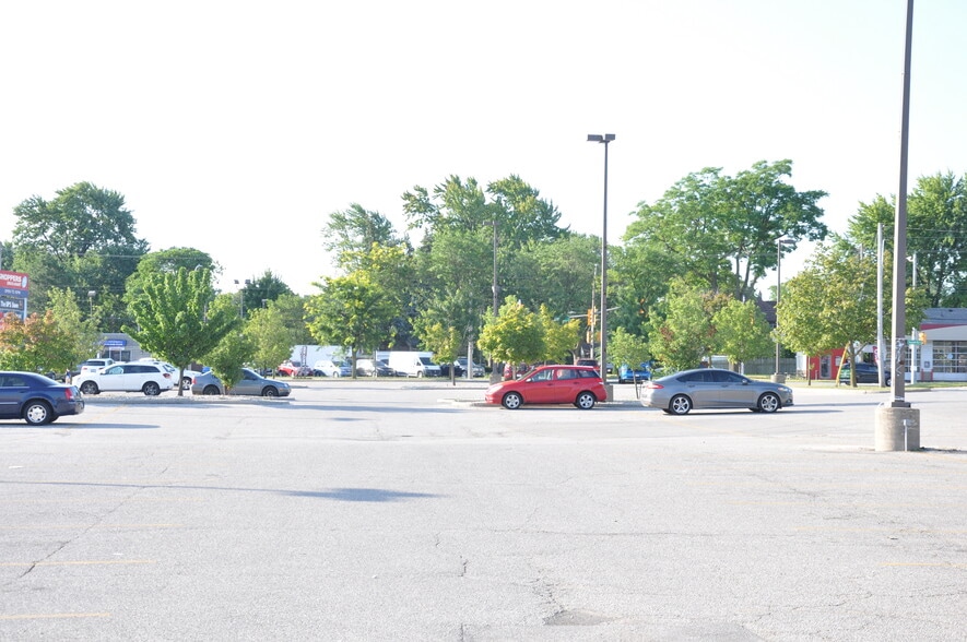 More Photos Of 5050 Tecumseh Rd E, Windsor Unknown For Lease