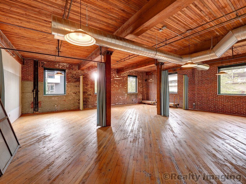 More Photos Of 1104 NW 15th Ave, Portland Office For Lease