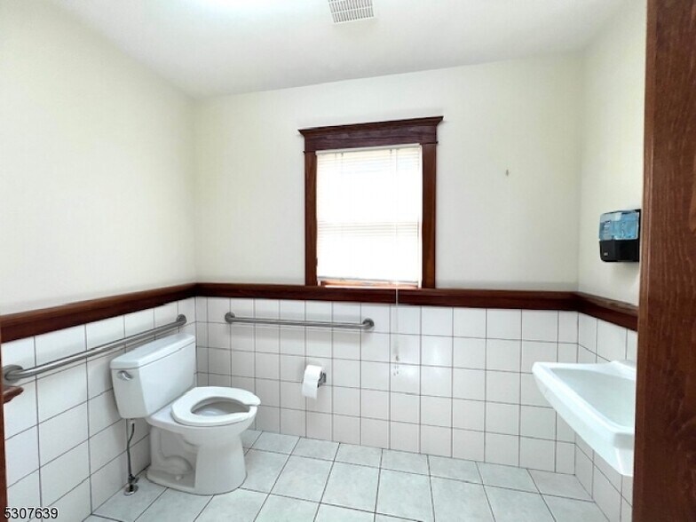 More Photos Of 165 NJ-23, Franklin Office For Lease