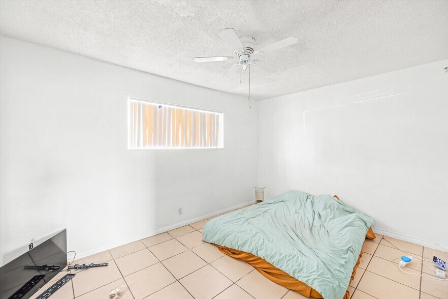 More Photos Of 238 S Saturmino Dr, Palm Springs Apartments For Sale