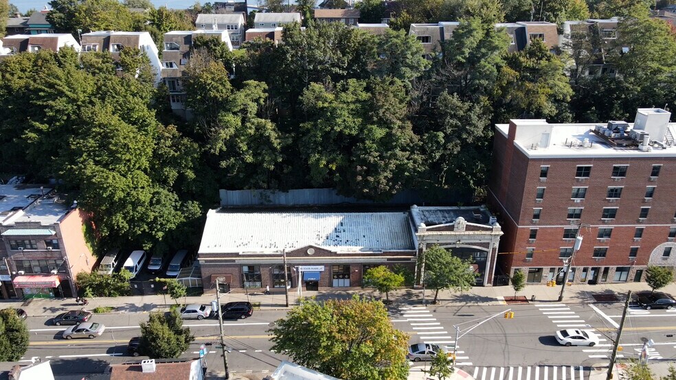 More Photos Of 120 Victory Blvd, Staten Island Medical For Sale