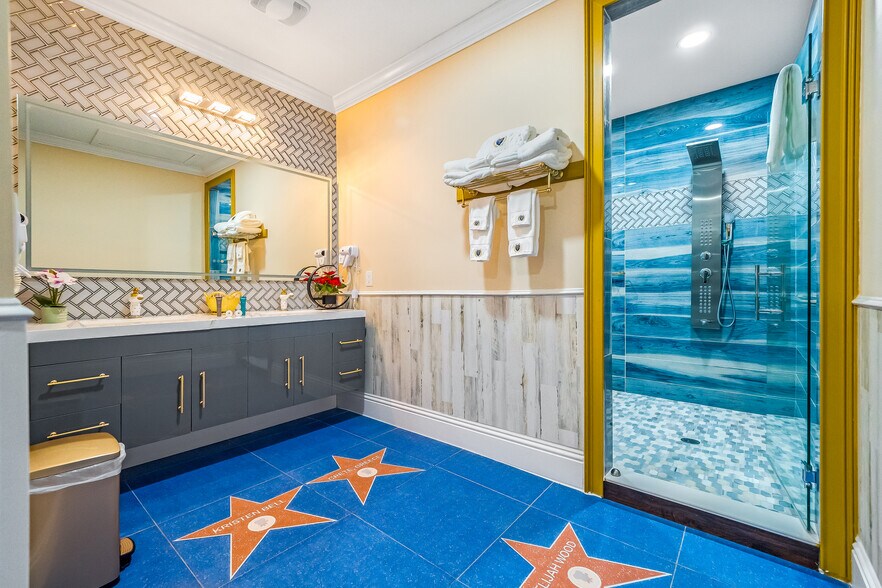 More Photos Of 1021 Fantasy Dr, Davenport Specialty For Sale