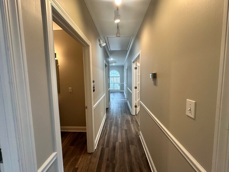 More Photos Of 106 Pilgrim Village Dr, Cumming Office For Sale