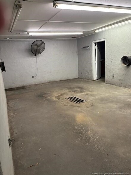 More Photos Of 302 E 2nd St, Lumberton Auto Repair For Sale