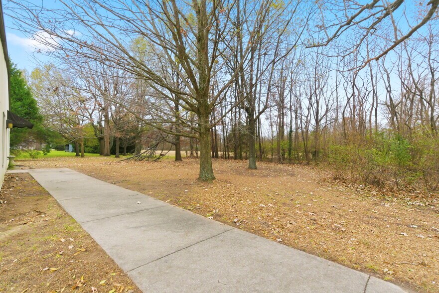 More Photos Of 718 N Martin St, East Prairie Office For Sale