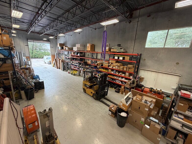 More Photos Of 6457 Hazeltine National Dr, Orlando Warehouse For Sale