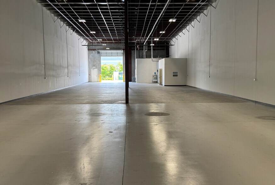 More Photos Of 16200 Parallel, Fort Myers Industrial For Lease