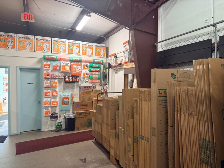 More Photos Of 102 James St, Venice Self Storage For Sale