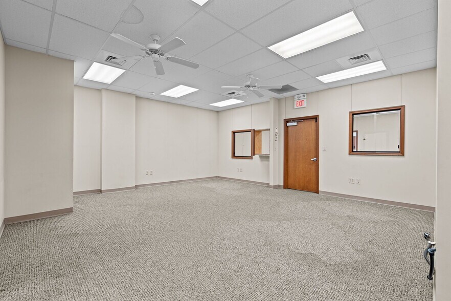 More Photos Of 311 N Waverly Ave, Springfield Warehouse For Lease