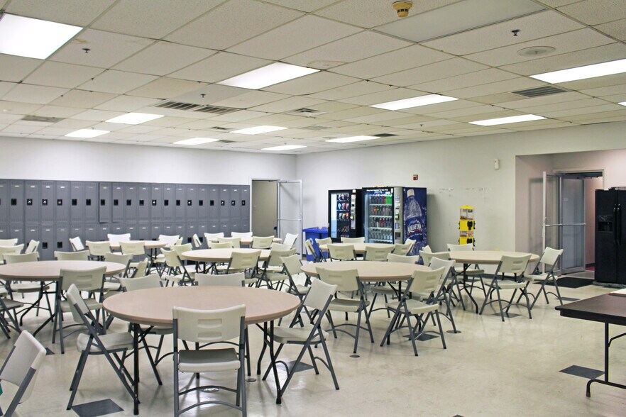 More Photos Of 4590 Graphics Dr, White Plains Manufacturing For Lease