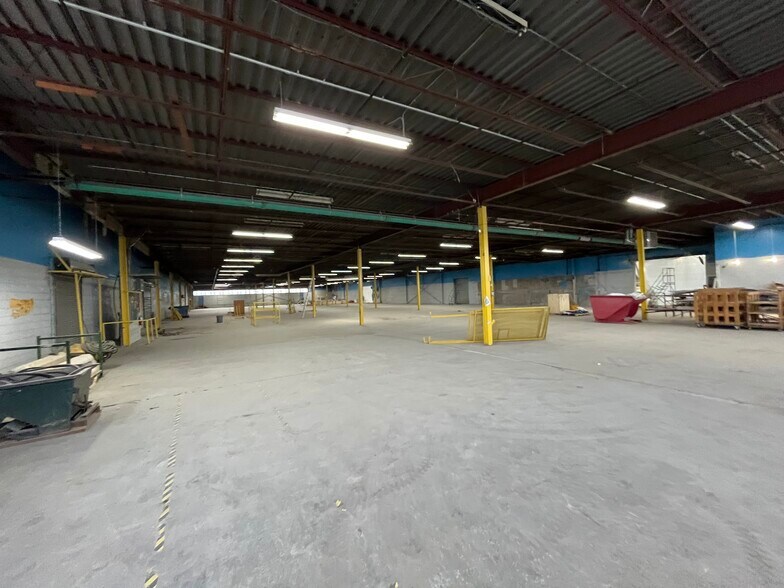 More Photos Of 913 Brock Rd, Pickering Warehouse For Lease