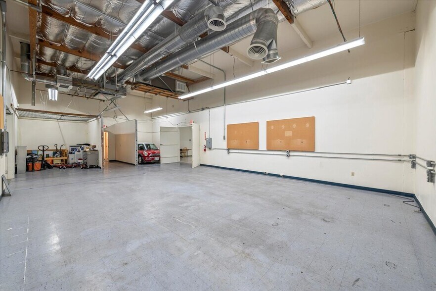 More Photos Of 1290 Reamwood Ave, Sunnyvale Research And Development For Lease
