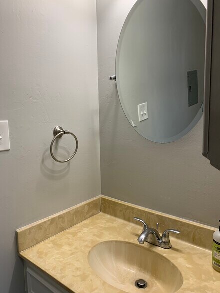 More Photos Of 14339 Torrey Chase Blvd, Houston Office For Sale