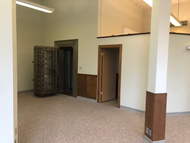 More Photos Of 530 S State St, Belvidere Office For Lease
