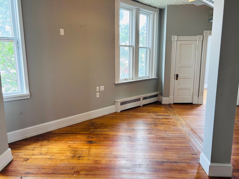 More Photos Of 961-965 7th St W, Saint Paul Storefront For Lease