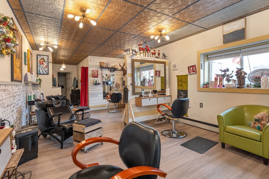 More Photos Of 140 Clinton St, Schenectady Storefront Retail Residential For Lease