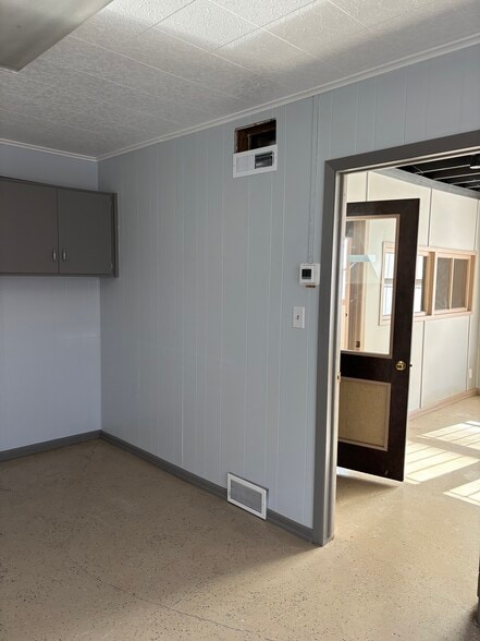 More Photos Of 1400 N Hampton Ave, Springfield Warehouse For Lease