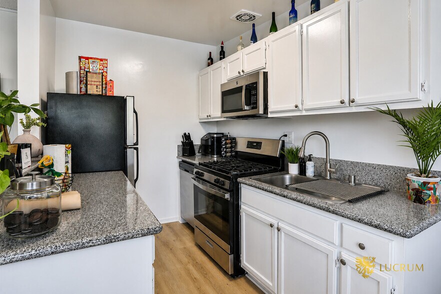 More Photos Of 6944-6954 Coldwater Canyon Ave, North Hollywood Apartments For Sale