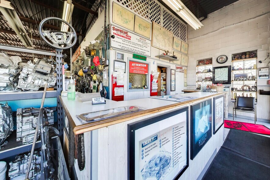 More Photos Of 325 W Roosevelt Rd, Villa Park Auto Repair For Sale