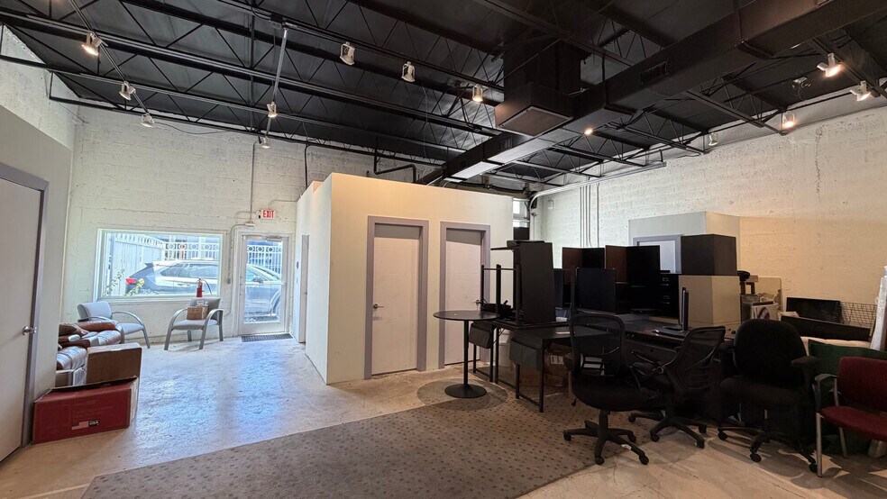 Primary Photo Of 3241-3249 NW 38th St, Miami Manufacturing For Lease