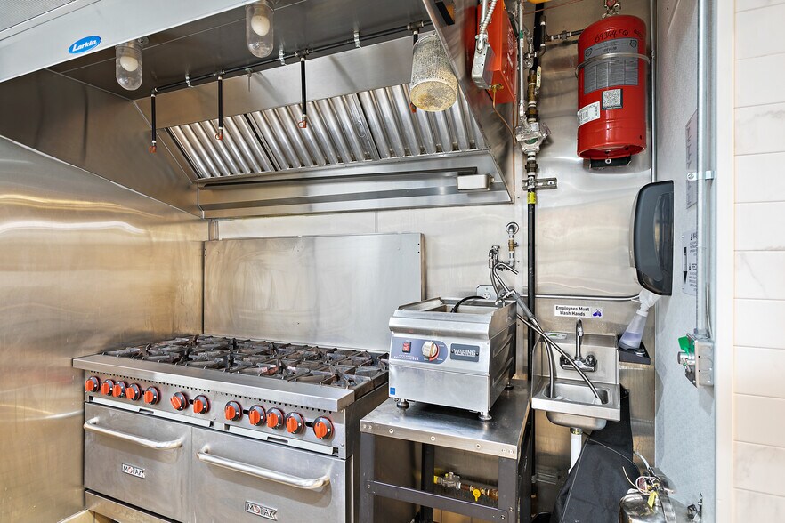 More Photos Of 56 Grove Ave, Saint Augustine Restaurant For Sale