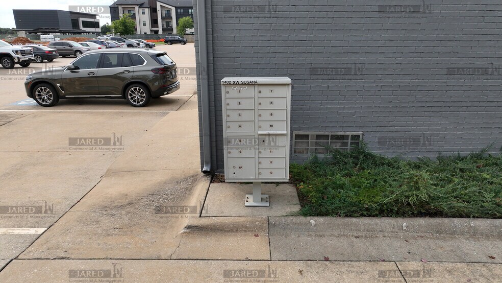 More Photos Of 1400 SW Susana St, Bentonville Unknown For Lease