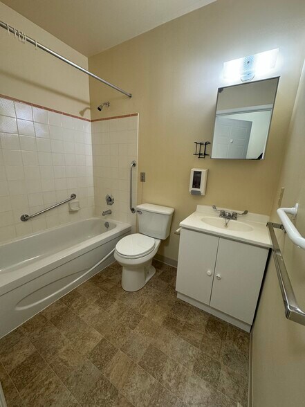 More Photos Of 725 Gibralter St, Norfolk Flex For Sale