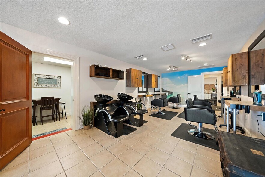 More Photos Of 2072-2074 Constitution Blvd, Sarasota Office For Sale