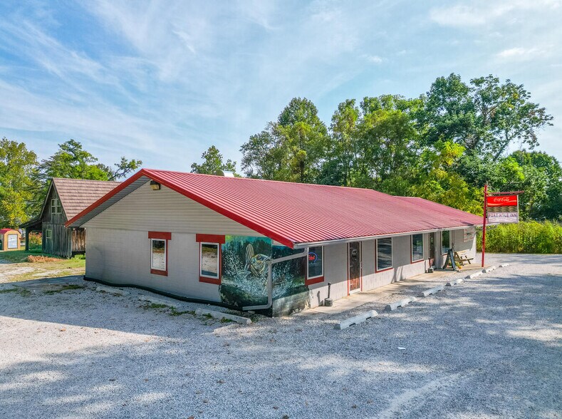 Primary Photo Of 8939 E Southshore Dr, Unionville Restaurant For Sale