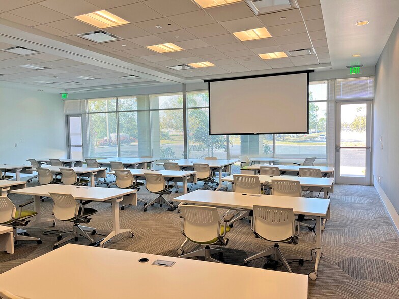 More Photos Of 10441 University Center Dr, Tampa Office For Lease