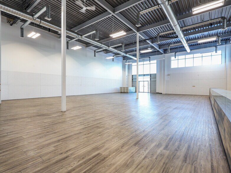 More Photos Of 4805 75 St, Stettler Storefront Retail Office For Sale