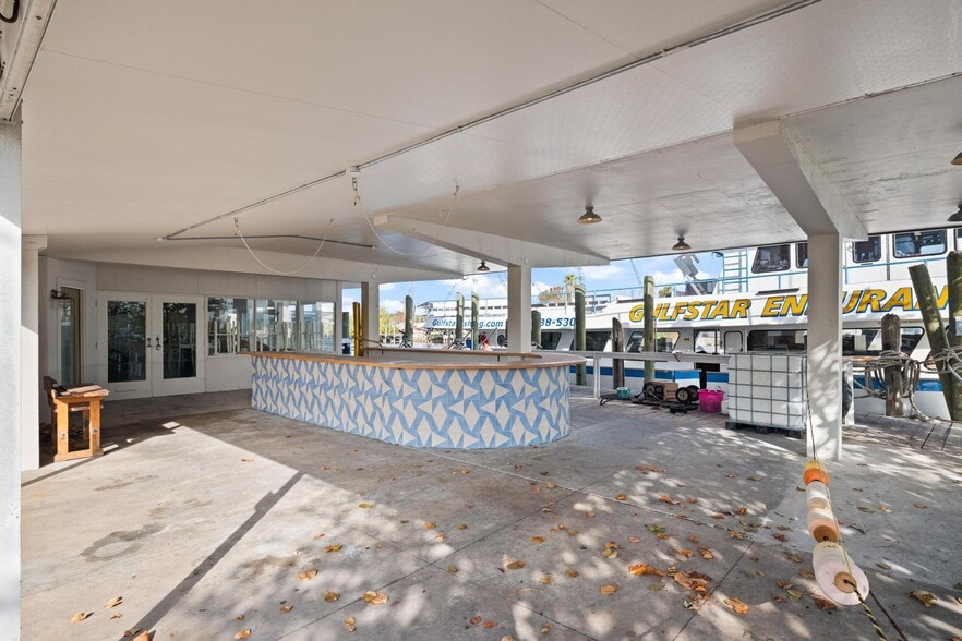 More Photos Of 810 Dodecanese Blvd, Tarpon Springs Marina For Sale