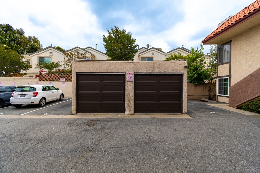 More Photos Of 3300 W Orange Ave, Anaheim Multifamily For Sale