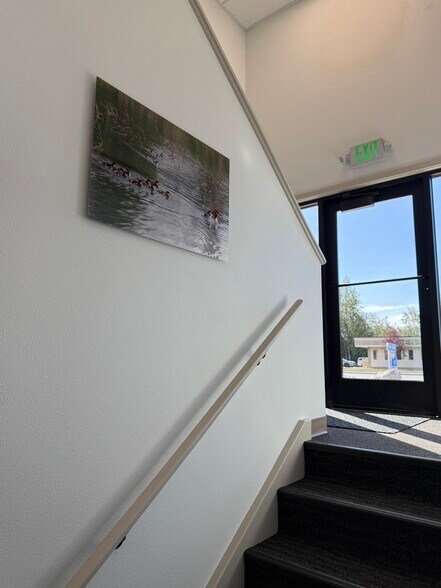 More Photos Of 35186 Kenai Spur Hwy, Soldotna Office For Lease