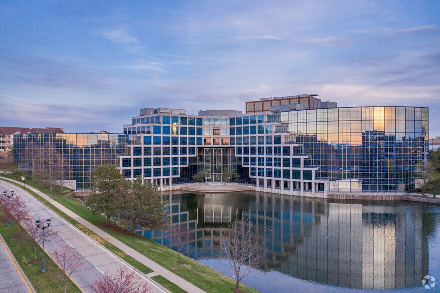More Photos Of 1 Cityplace Dr, Creve Coeur Office For Sale