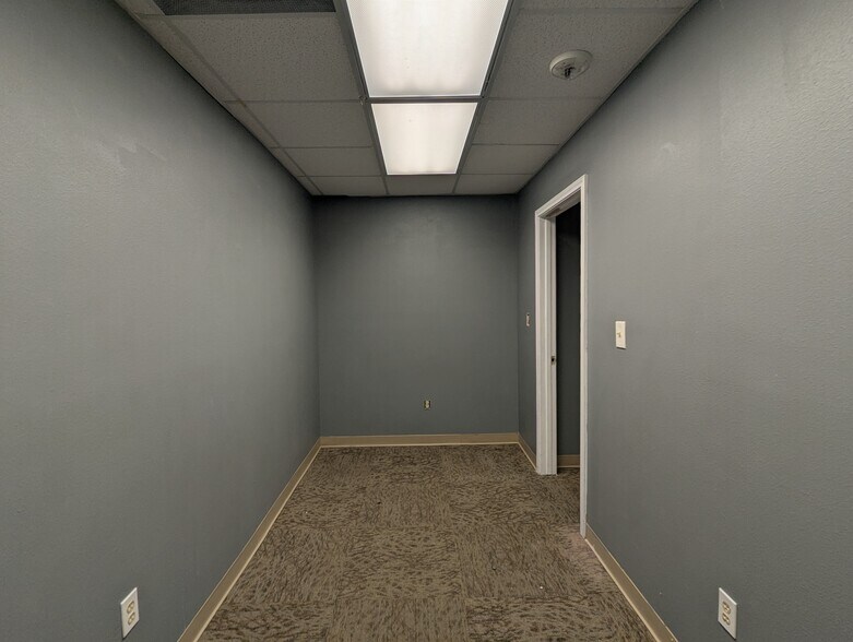 More Photos Of 7945 Eastex Fwy, Beaumont Office For Sale