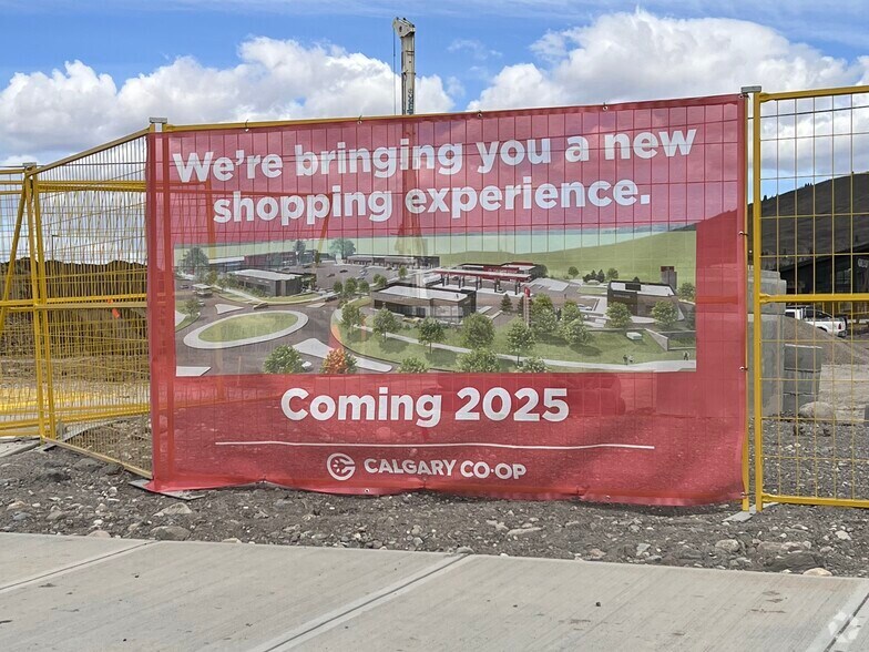 More Photos Of 264 Park St, Cochrane Storefront Retail Office For Lease