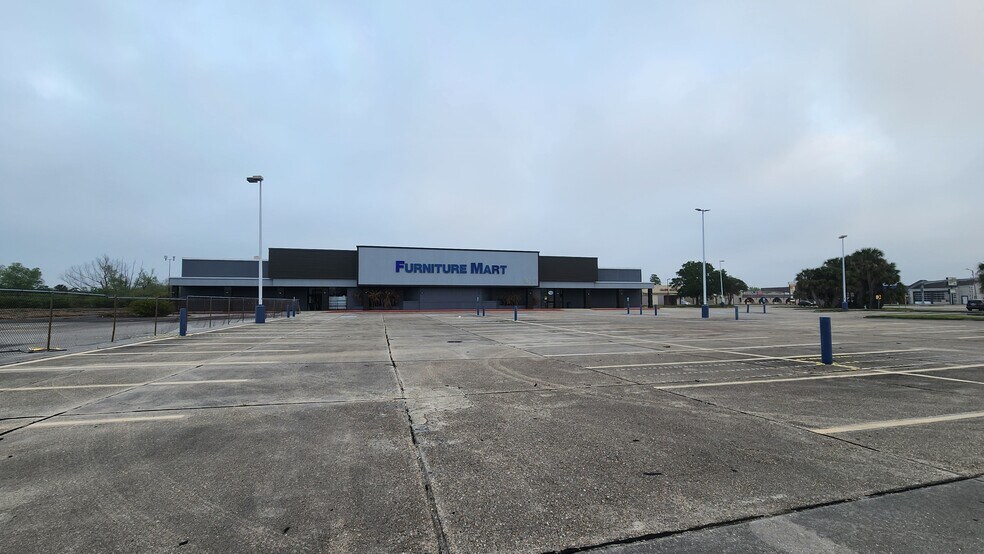 More Photos Of 9921 I-10 Service Rd, New Orleans Freestanding For Sale