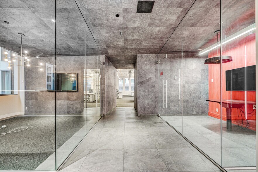 More Photos Of 215 Rue Saint-Jacques, Montréal Office For Lease