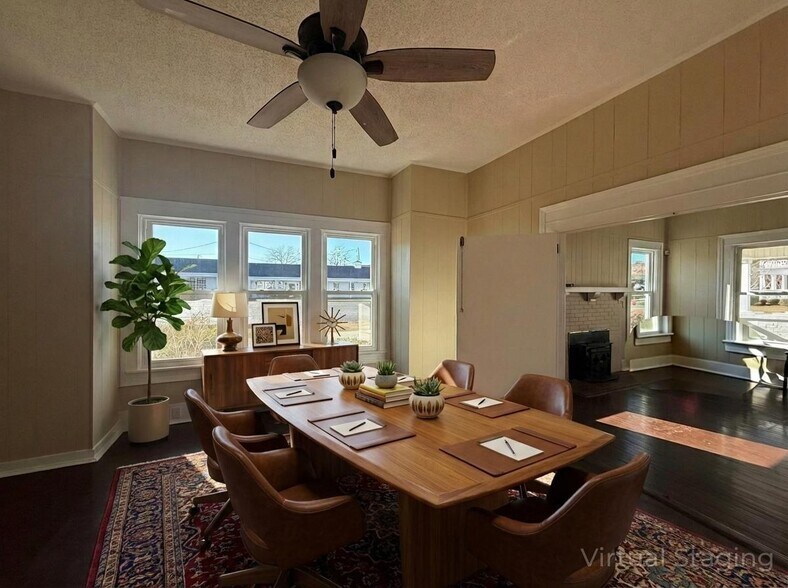 More Photos Of 402 College St, Clinton Office For Sale
