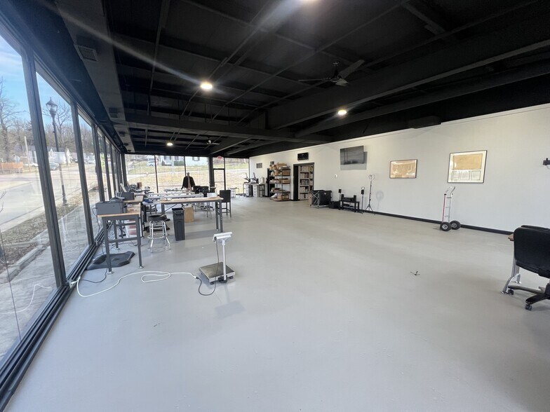 More Photos Of 465 E Main St, Batavia Warehouse For Sale