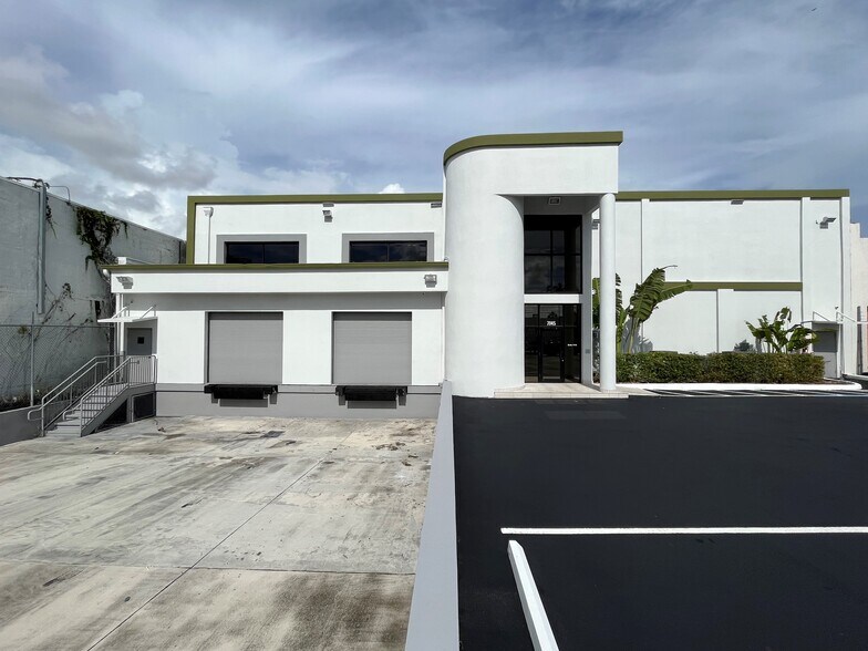 More Photos Of 7045 NW 46th St, Miami Warehouse For Lease