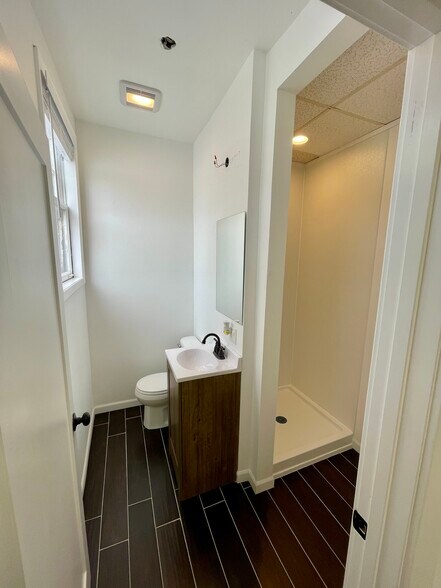 More Photos Of 921 Green Bay Rd, Winnetka Office For Lease