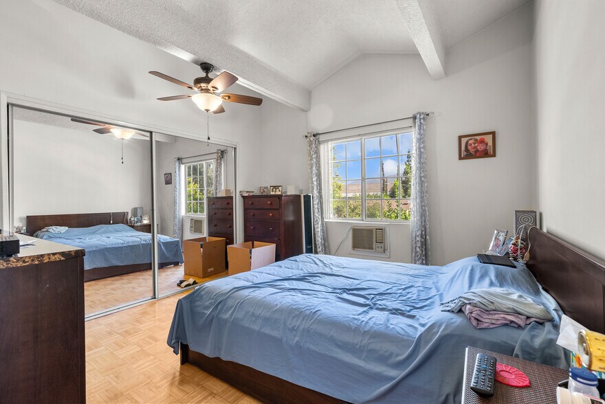 More Photos Of 712 W Doran St, Glendale Apartments For Sale