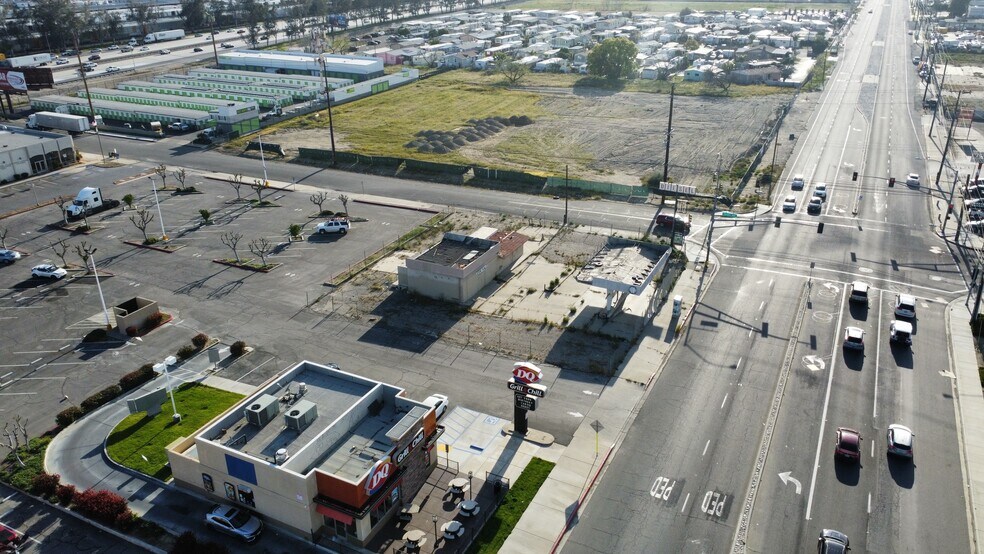 More Photos Of 18509 Valley Blvd, Bloomington Convenience Store For Lease