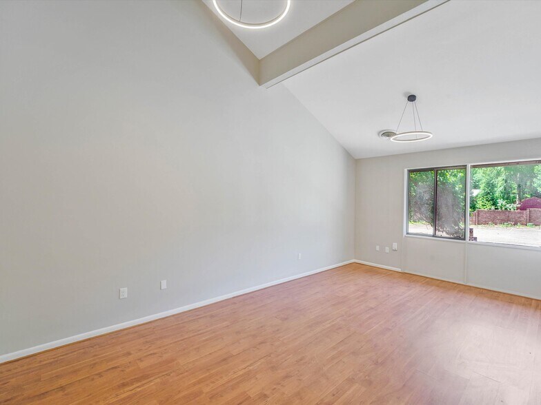 More Photos Of 311 Maple Ave W, Vienna Medical For Lease
