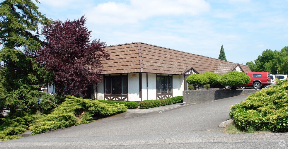 More Photos Of 13500 Lake City Way NE, Seattle Office For Sale